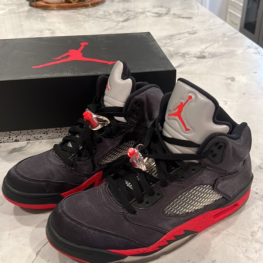 Jordan 5 Black/University Red Size 9.5